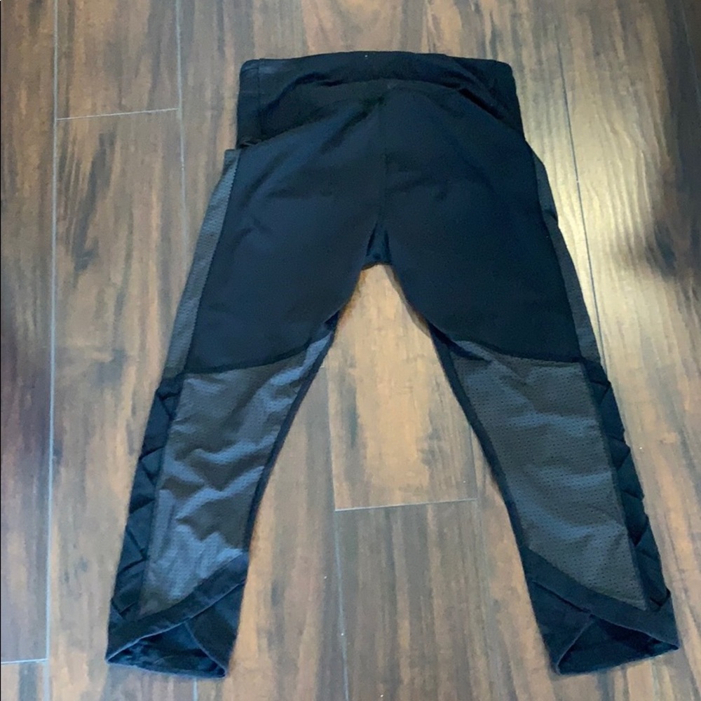 Lululemon size mesh zig zag crops